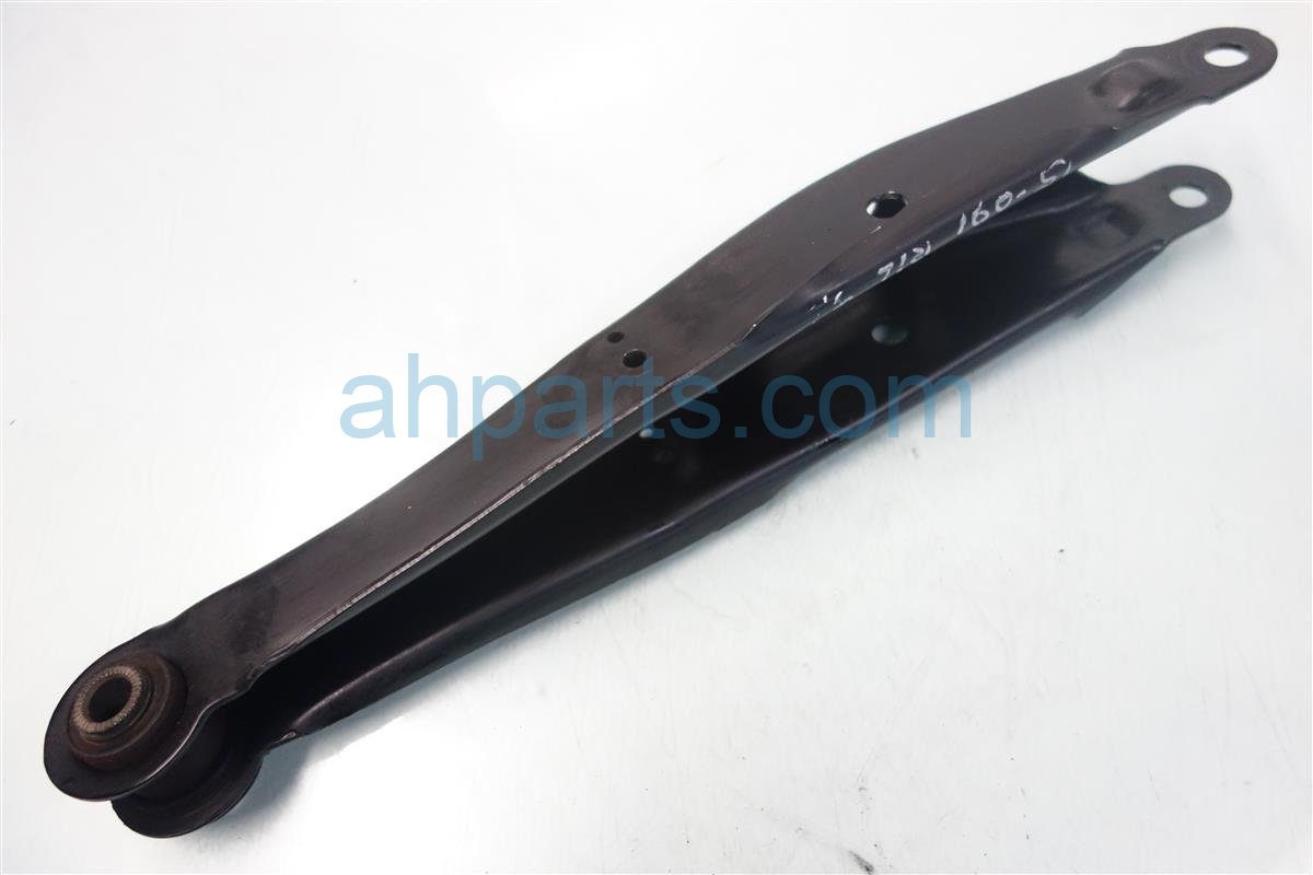 $40 Lexus RR/LH LOWER CONTROL ARM 48730-30090