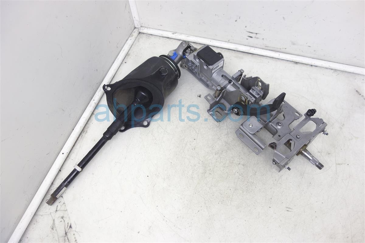 $70 Nissan UPPER & LOWER STEERING COLUMN