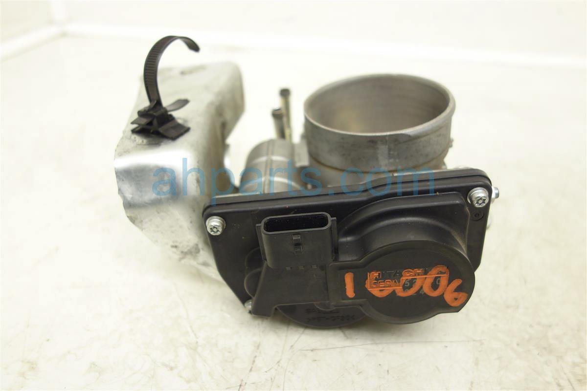 $60 Nissan THROTTLE BODY, 2.5L, AT