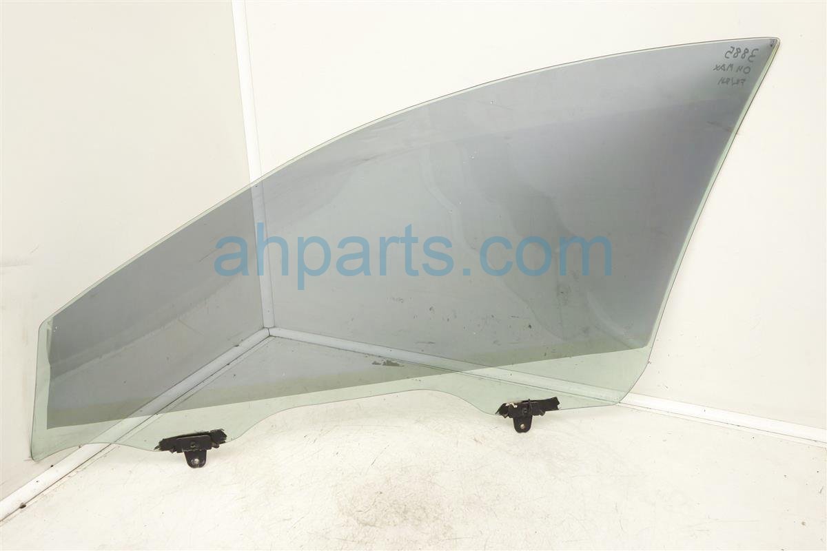 $34 Nissan FR/RH DOOR GLASS, TINTED