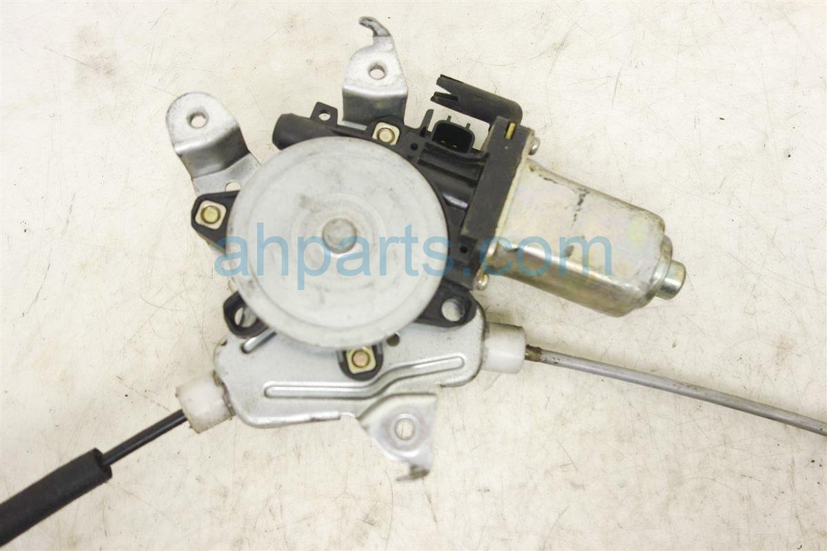 $34 Nissan FR/RH DOOR WINDOW REGULATOR ASSY