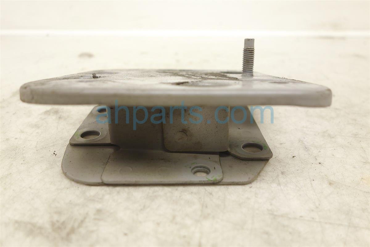 $15 Nissan RR/LH BUMPER BRACKET