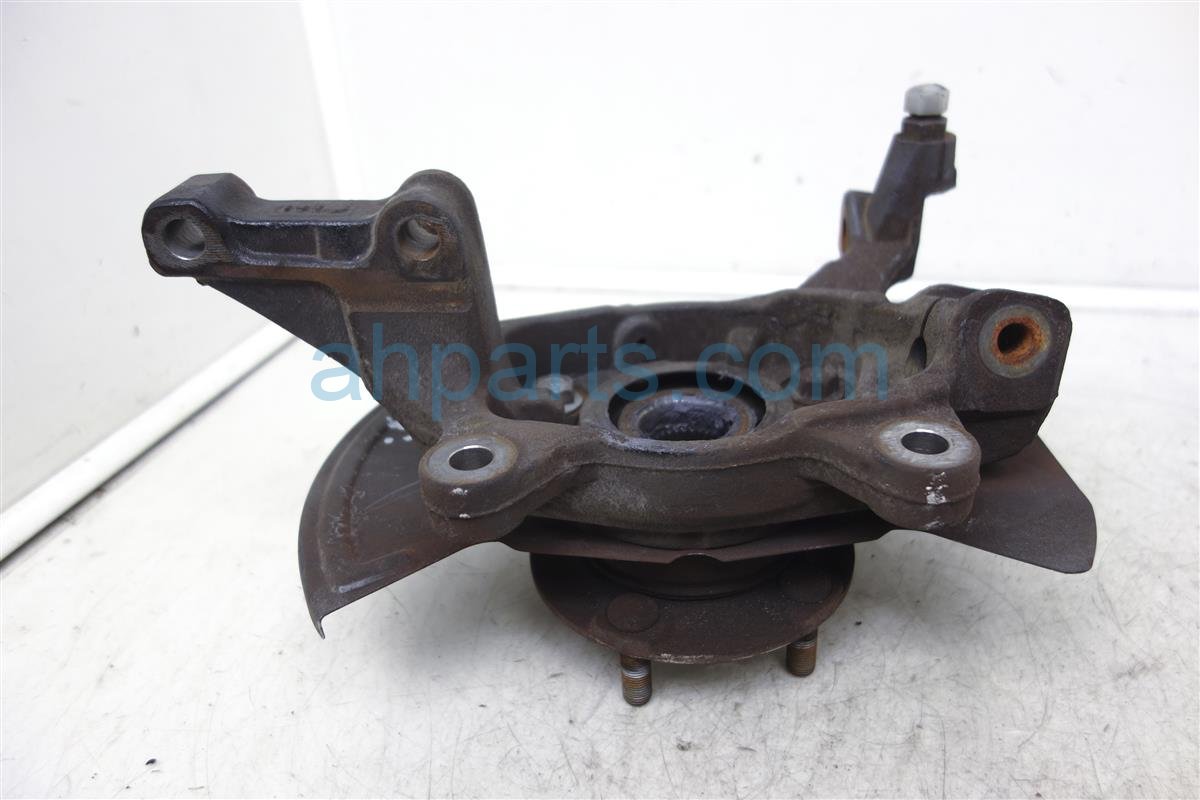 $90 Nissan FR/R SPINDLE KNUCKLE