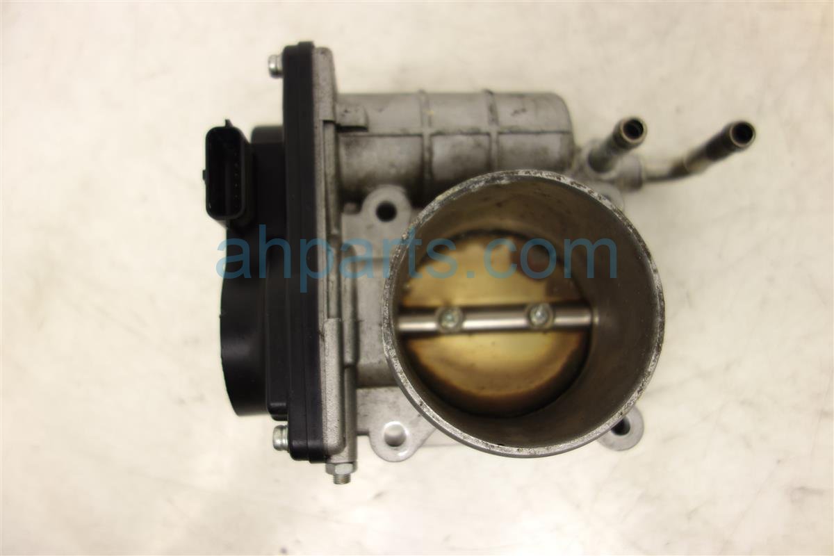 $35 Infiniti LH THROTTLE BODY