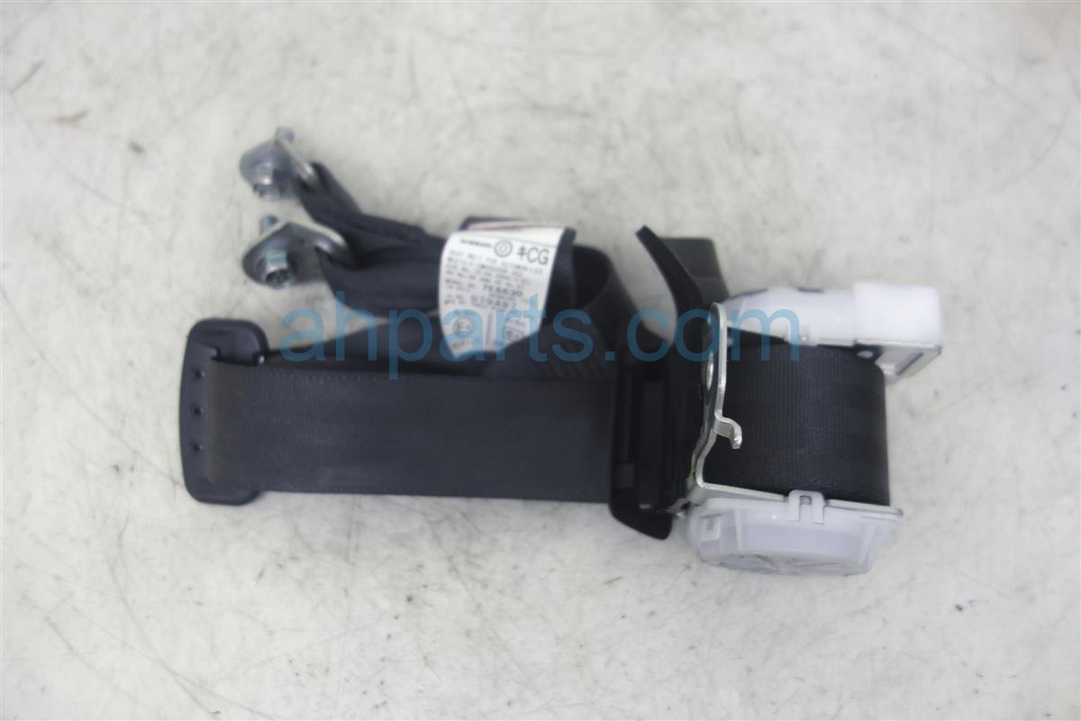 $30 Infiniti REAR MID SEAT BELT BLACK