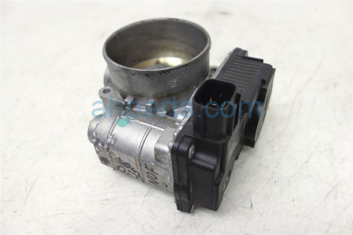 $34 Infiniti THROTTLE BODY