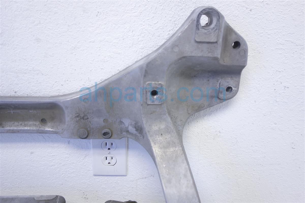 $129 Infiniti FRONT CROSSMEMBER/SUB FRAME