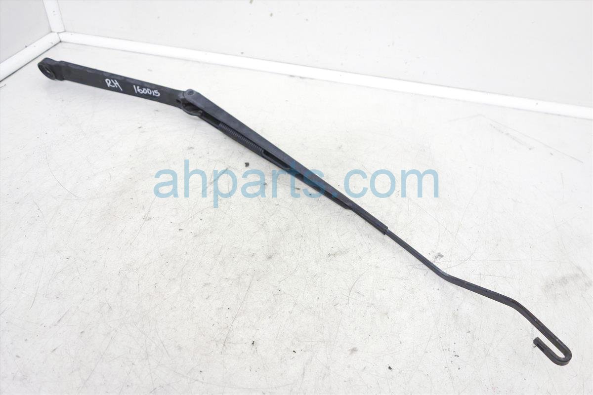 $12 Nissan RH WINDSHIELD WIPER ARM