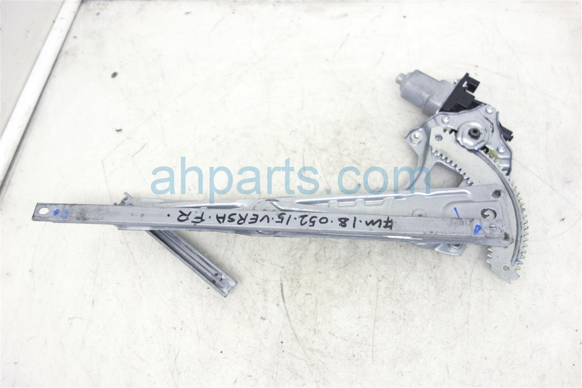 $49 Nissan FR/RH WINDOW REGULATOR & MOTOR