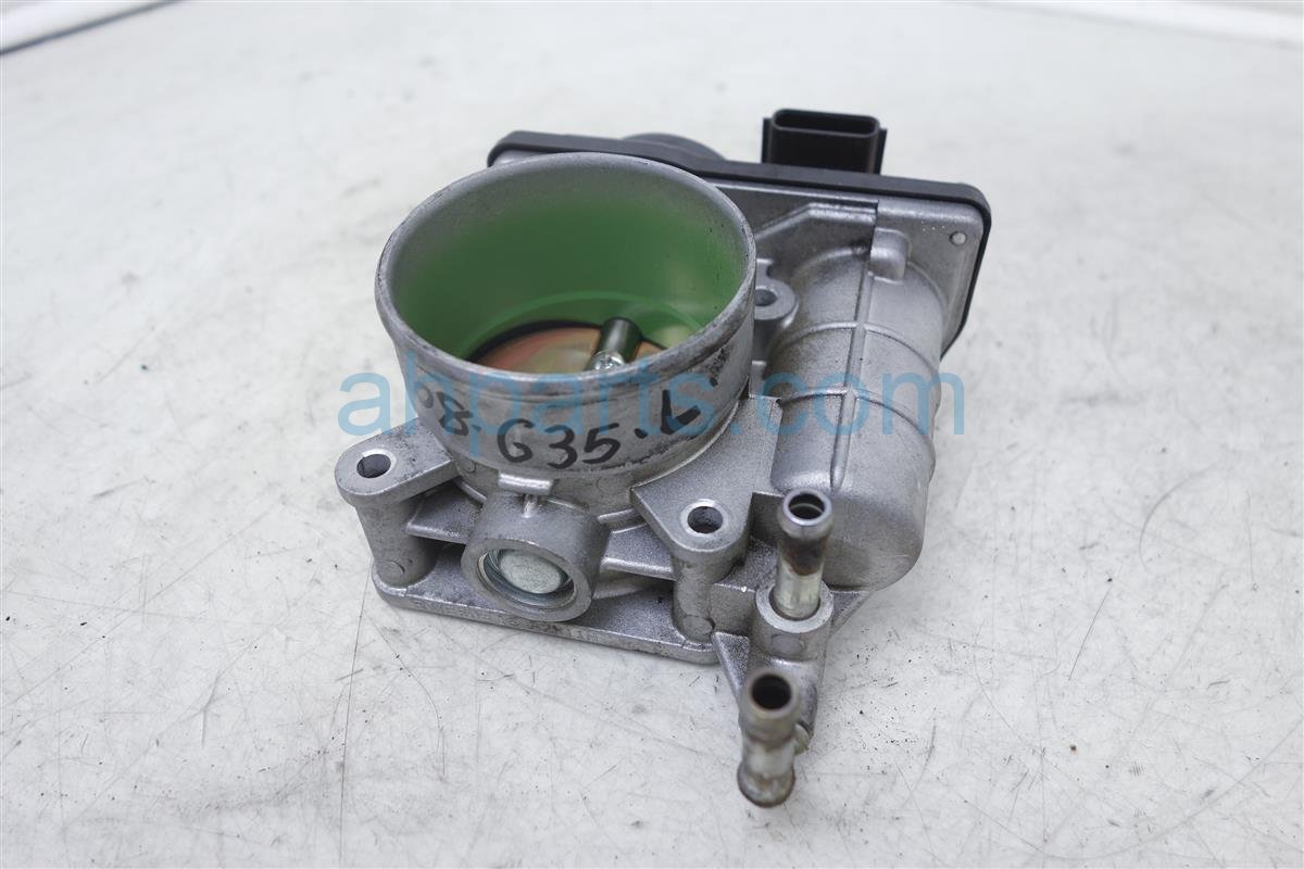 $35 Infiniti LEFT THROTTLE BODY