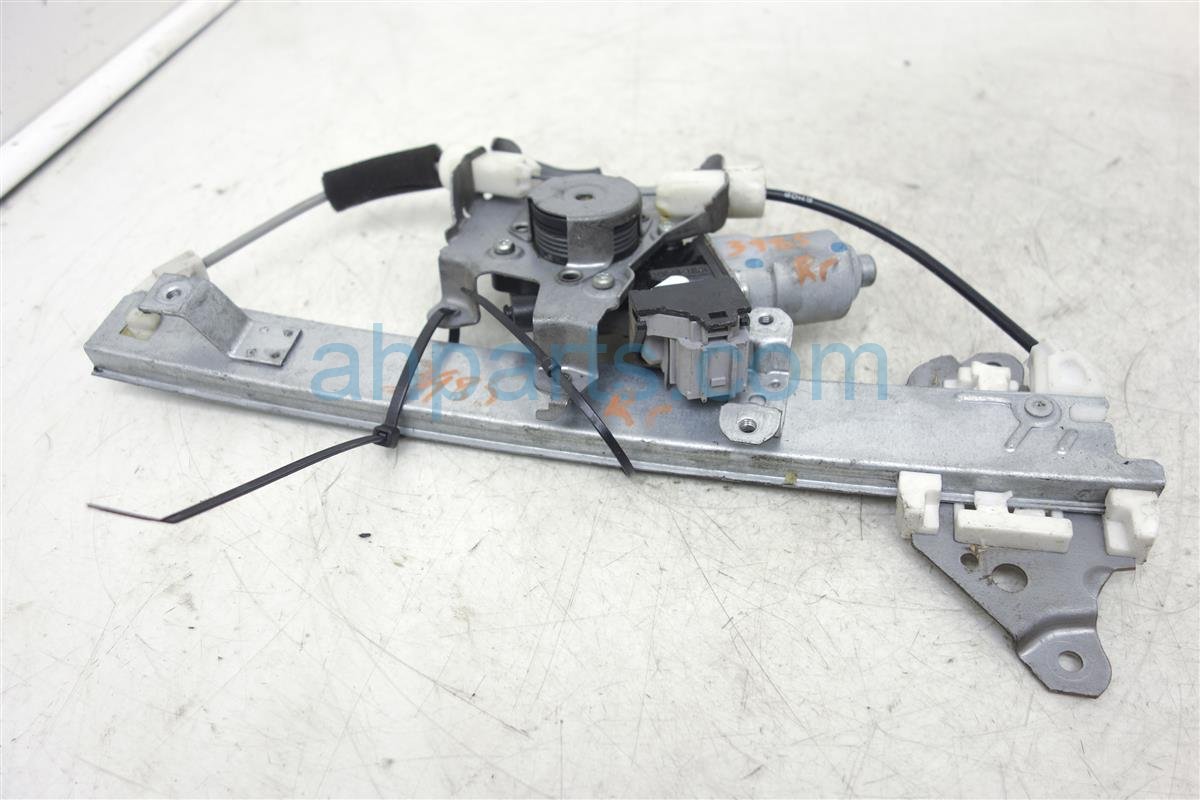 $35 Nissan RR/RH WINDOW REGULATOR