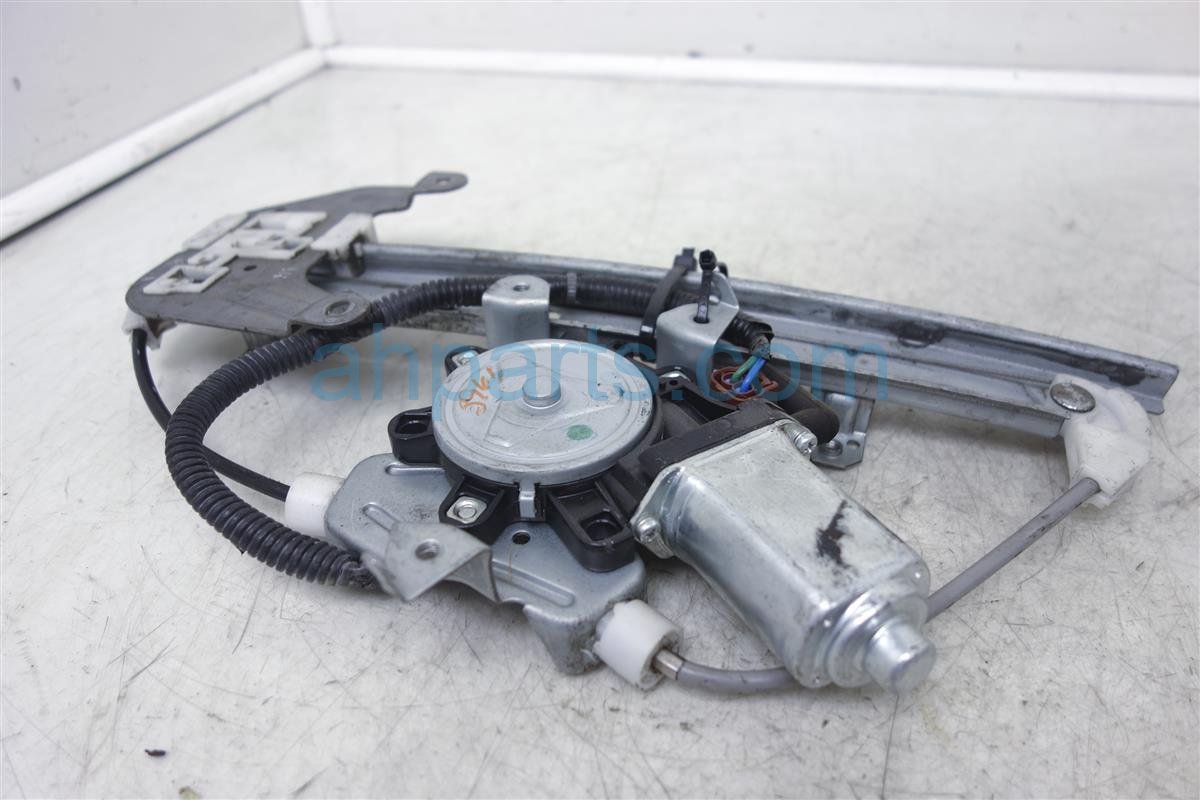 $30 Nissan RR/RH WINDOW REGULATOR