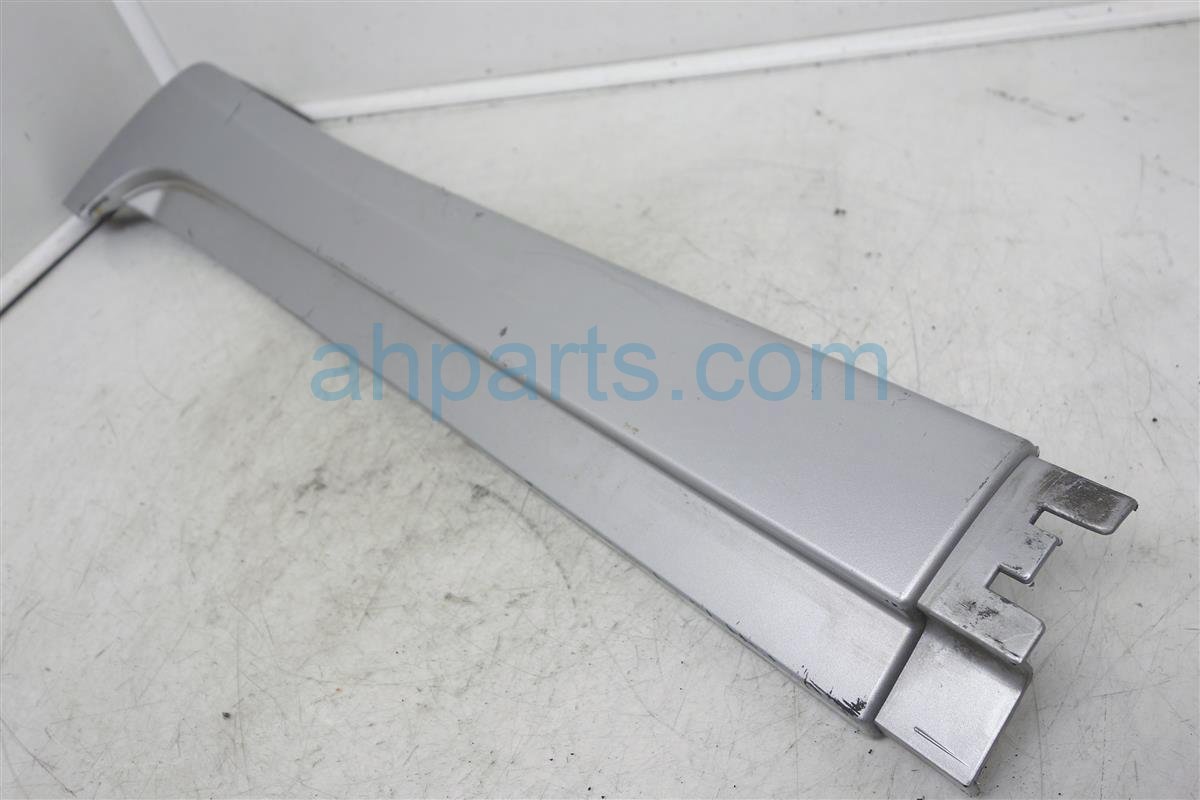 $35 Nissan RR/LH ROCKER PANEL SILVER, NIQ