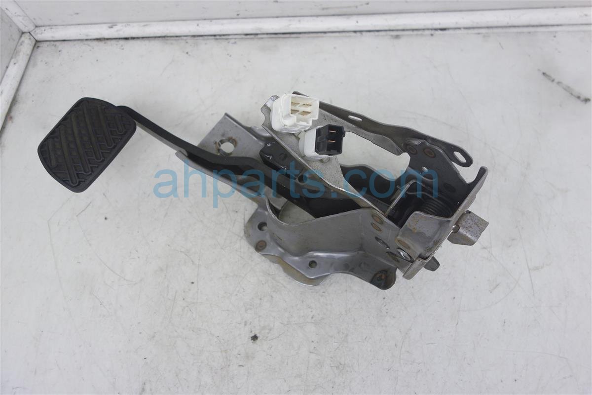 $19 Nissan 3.5L,AT,4X4 BRAKE PEDAL ASSY