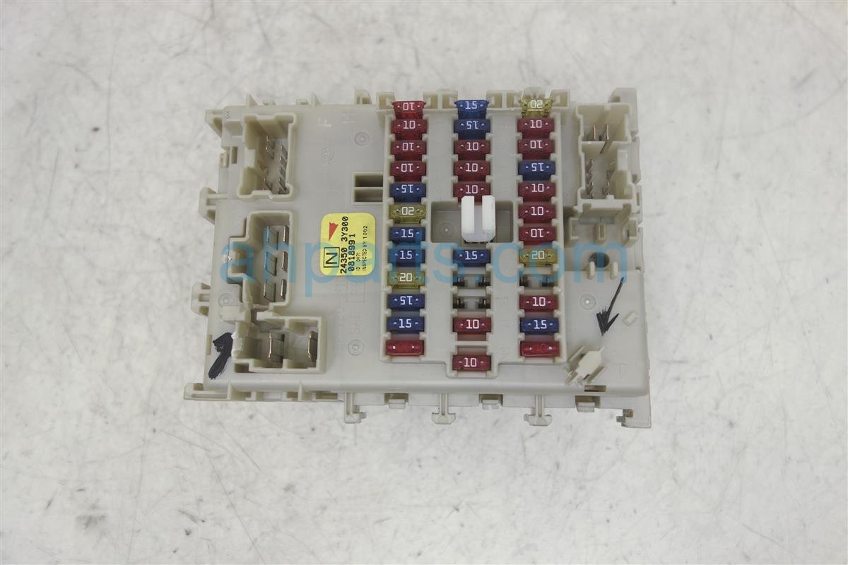 $29 Infiniti CABIN FUSE BOX, COUPLE CRACKS