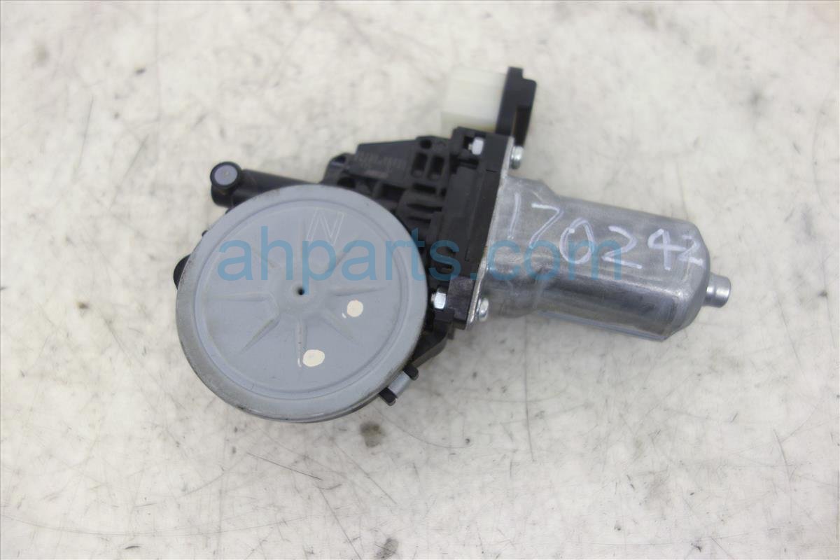 $30 Nissan MOTOR ASSY- REGULATOR, LH