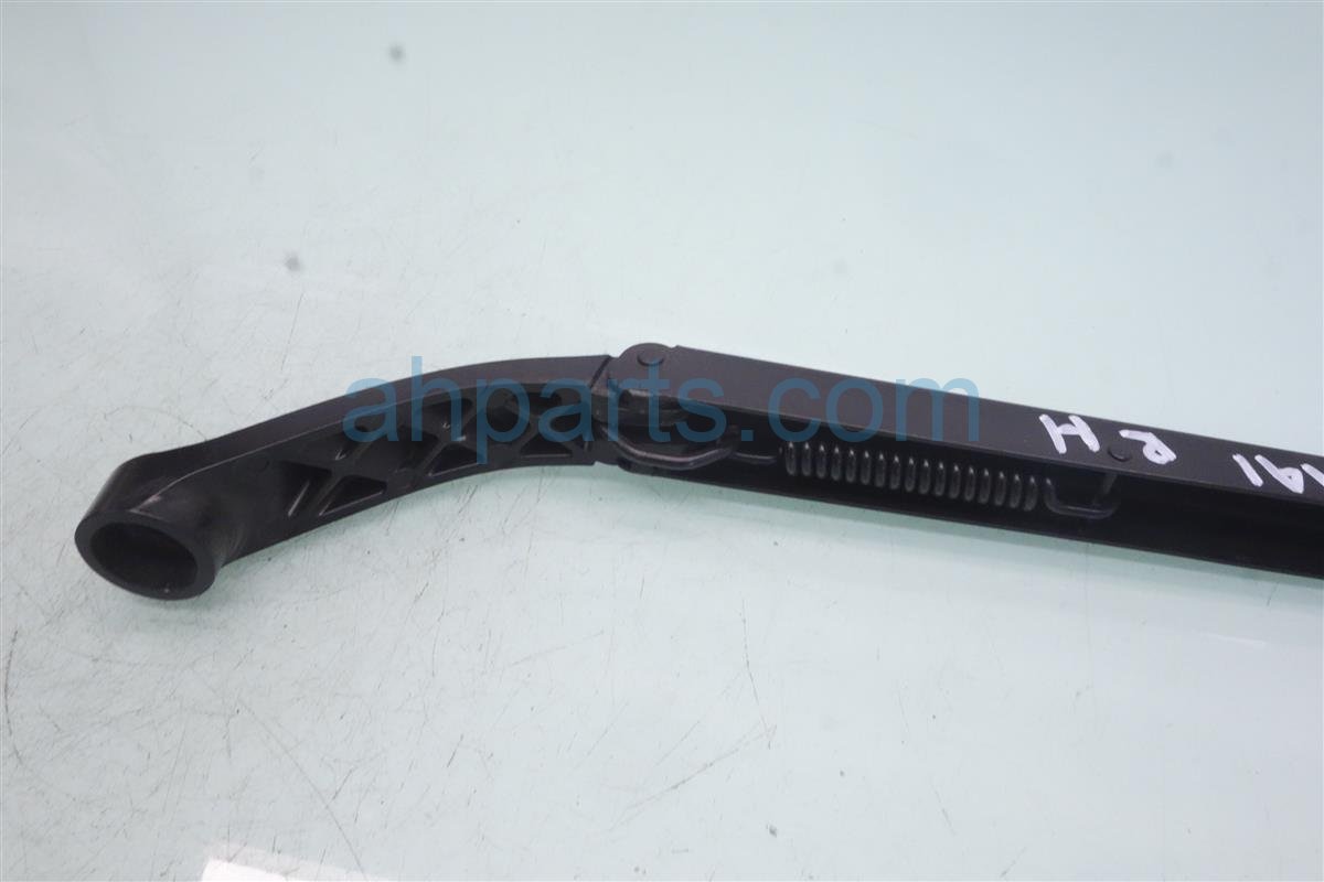 $19 Honda RH WINDSHIELD WIPER ARM