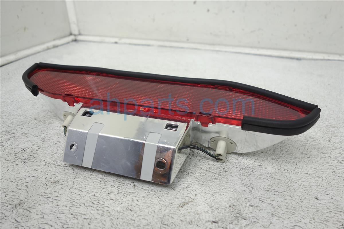 $15 Nissan MOUNT THIRD BRAKE LIGHT