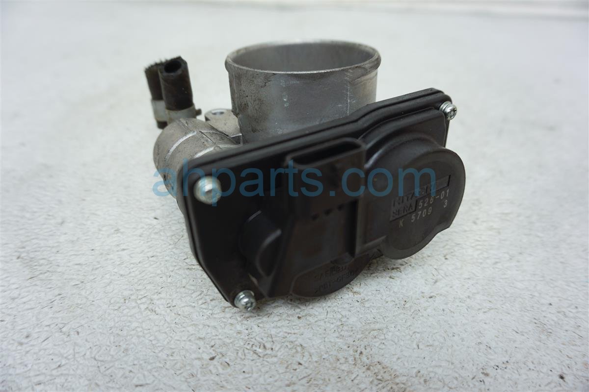 $35 Infiniti LH THROTTLE BODY -