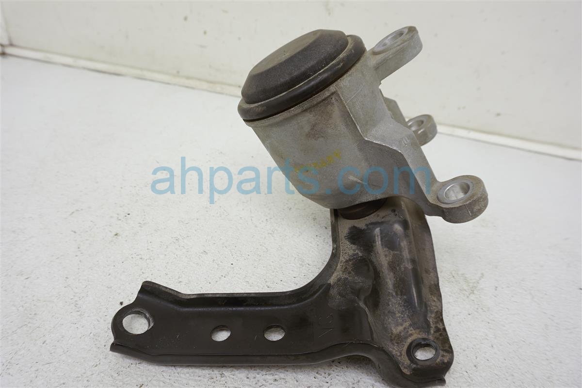 $25 Nissan FR/R INSULATOR ENGINE MOUNT