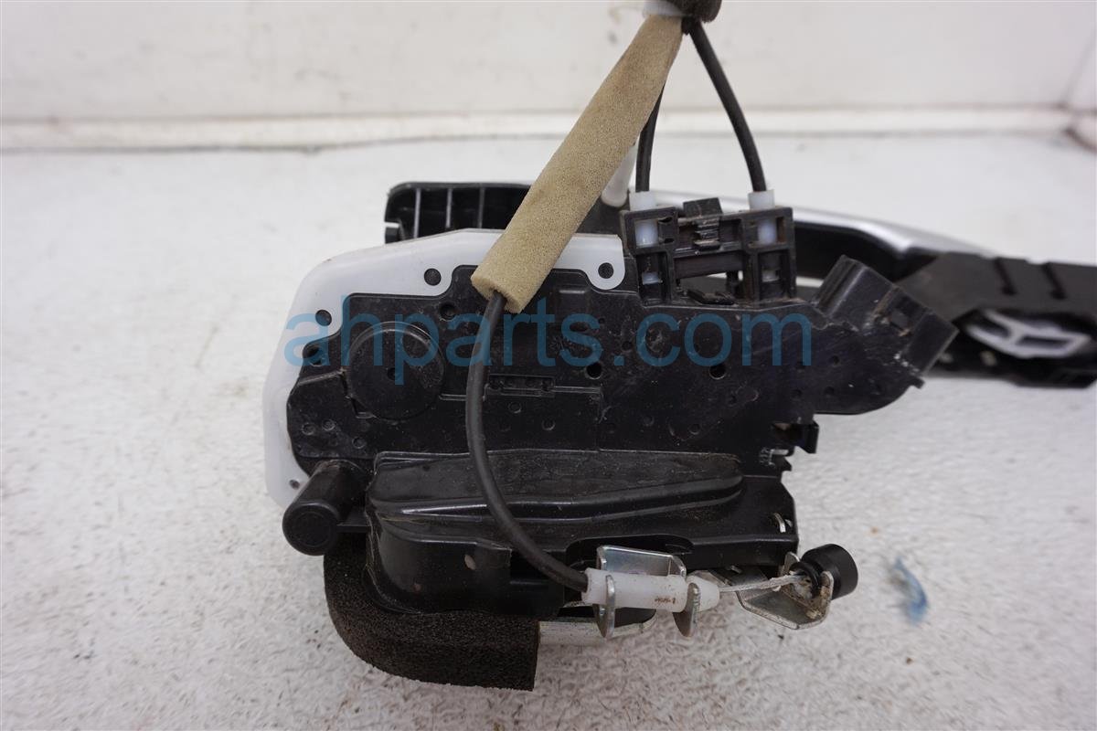 $45 Infiniti RR/RH DOOR LOCK ACTUATOR + HANDLE