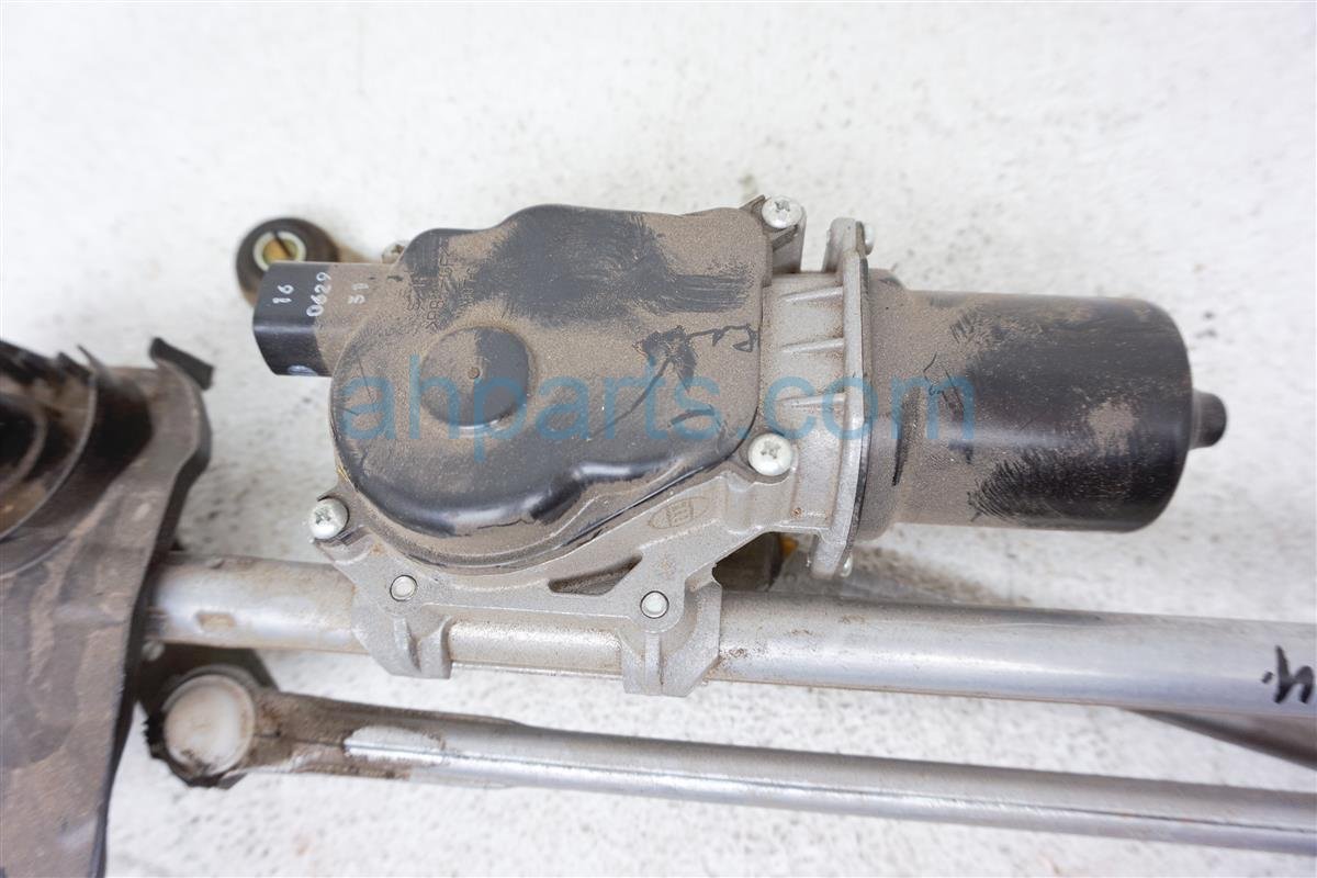 $39 Infiniti WINDSHIELD WIPER MOTOR ASSY