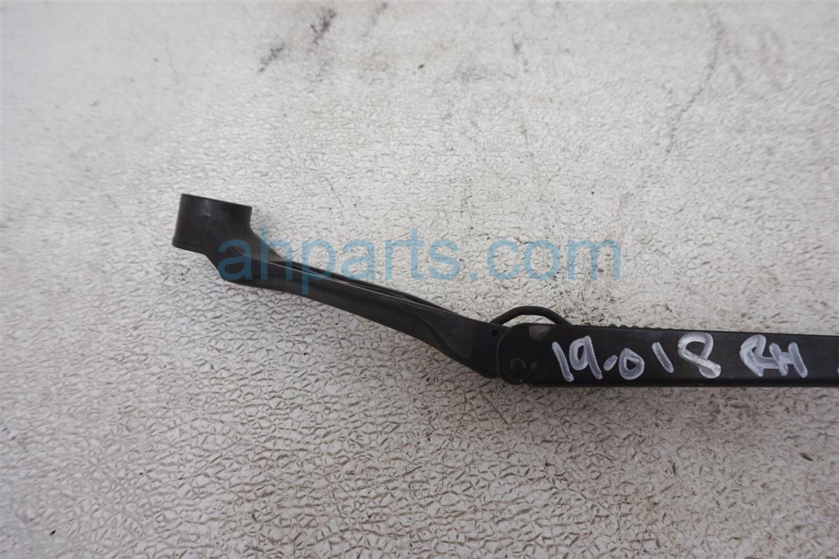 $15 Lexus RH WIPER ARM