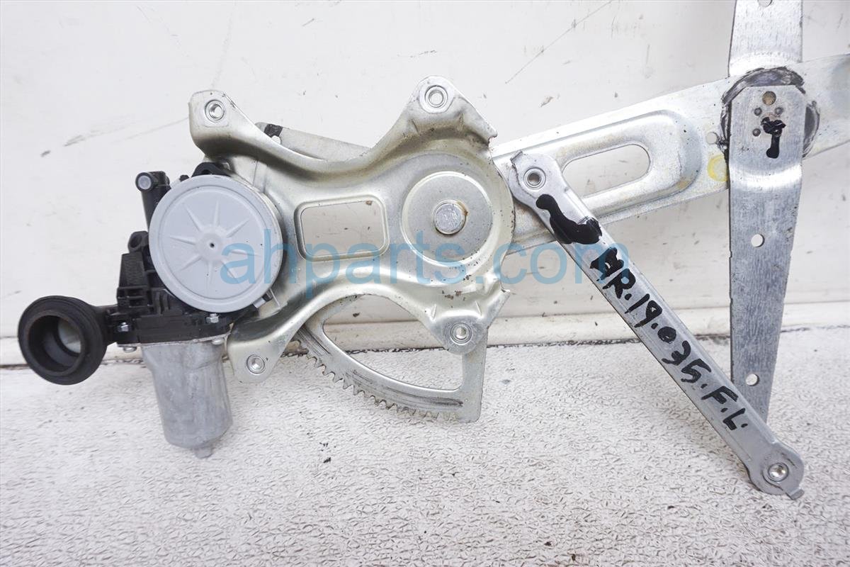 $29 Toyota FR/LH WINDOW REGULATOR & MOTOR