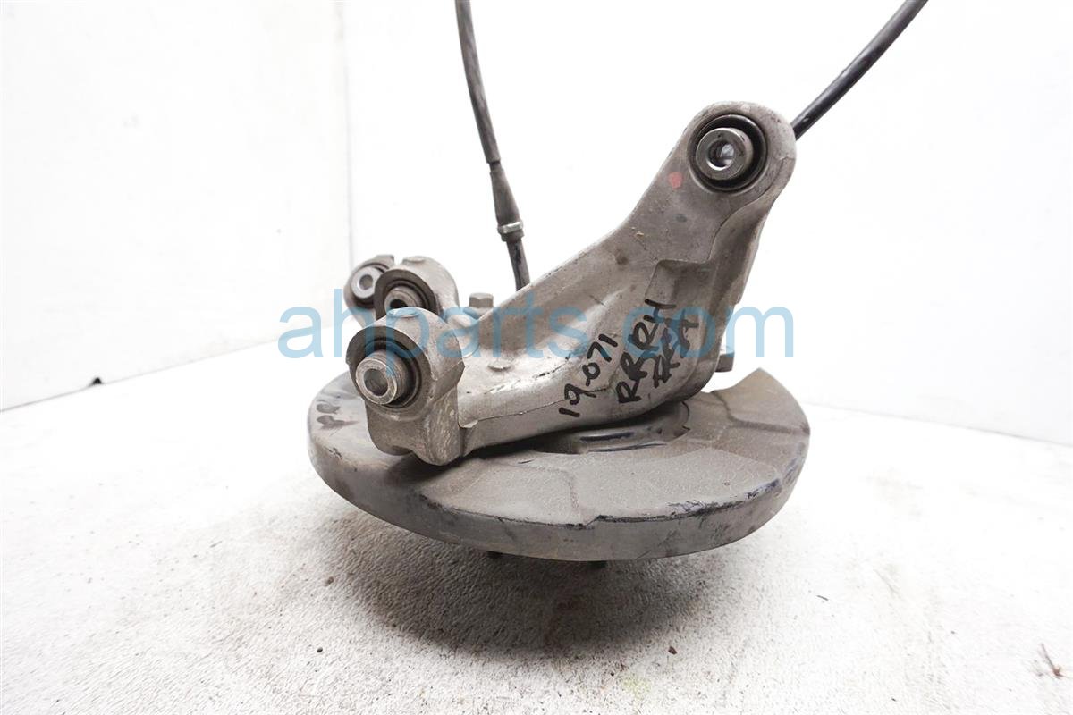 $69 Infiniti RR/RH SPINDLE KNUCKLE