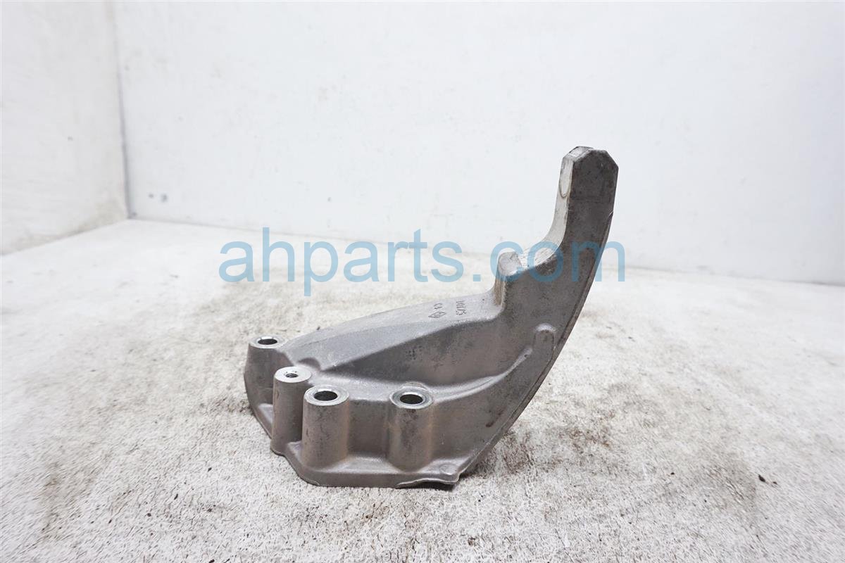 $20 Acura REAR ENGINE MOUNT BRACKET