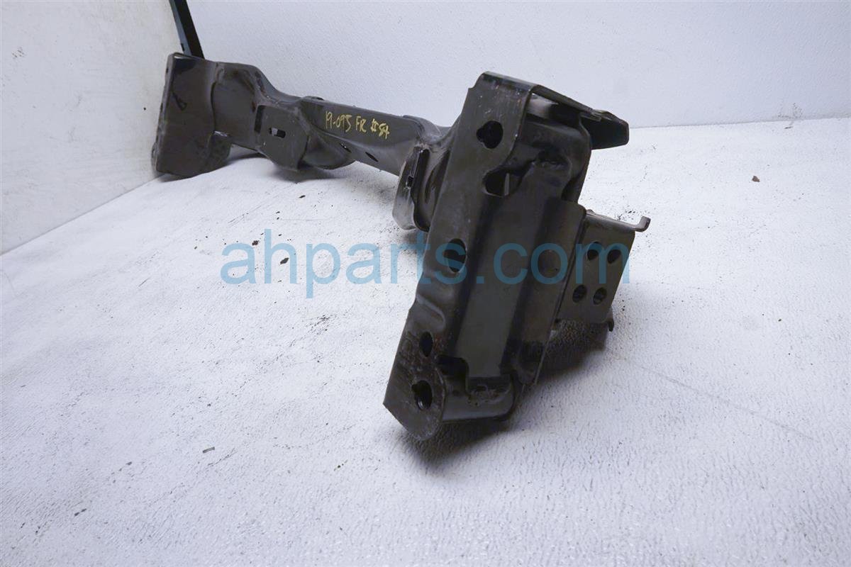 $75 Toyota FRONT CENTER SUBFRAME / CRADLE