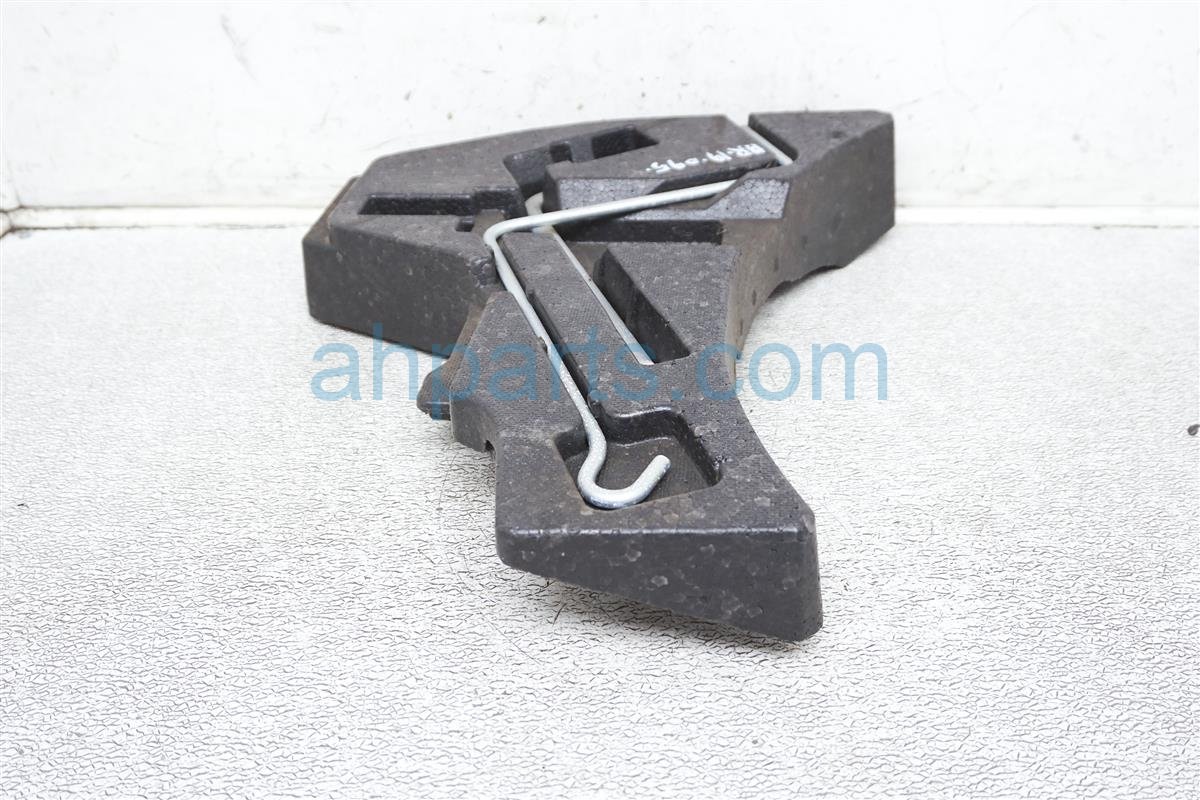 $35 Toyota RH CARGO SPACER JACK TOOLS