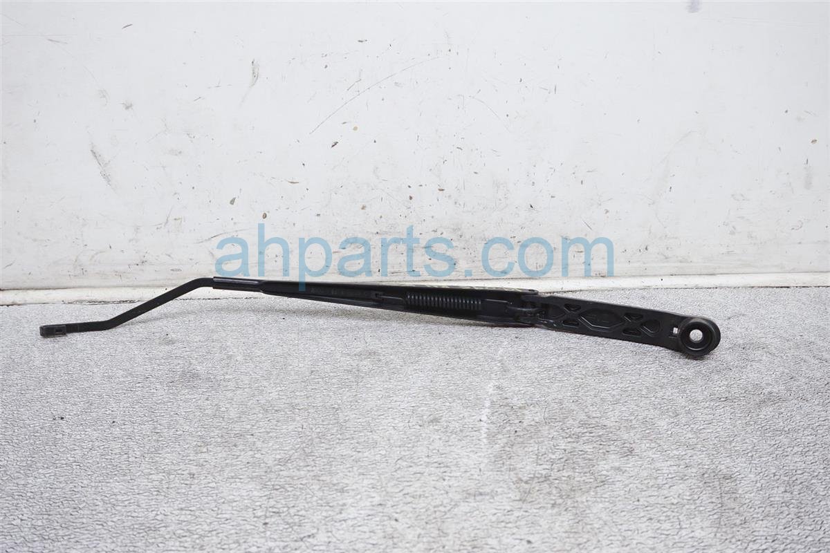 $20 Toyota RH WINDSHIELD WIPER ARM