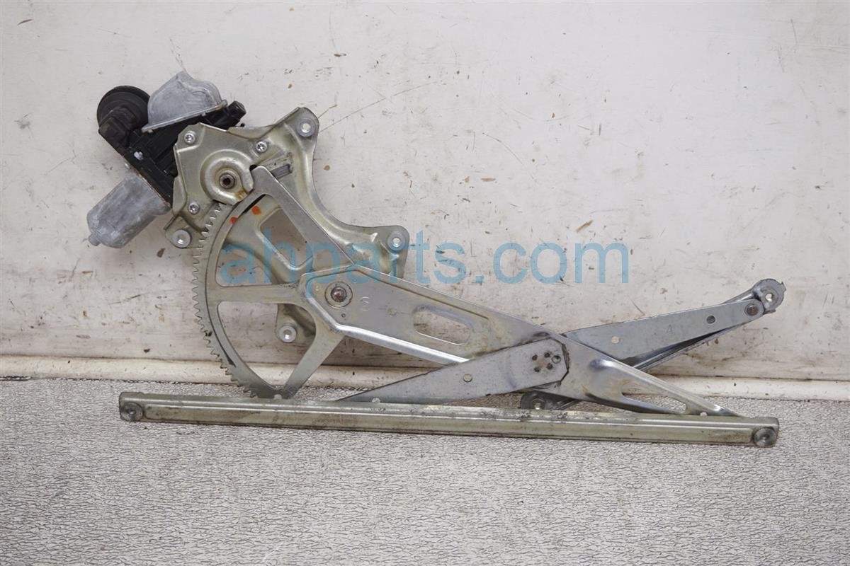 $40 Lexus FR/RH DOOR WINDOW REGULATOR