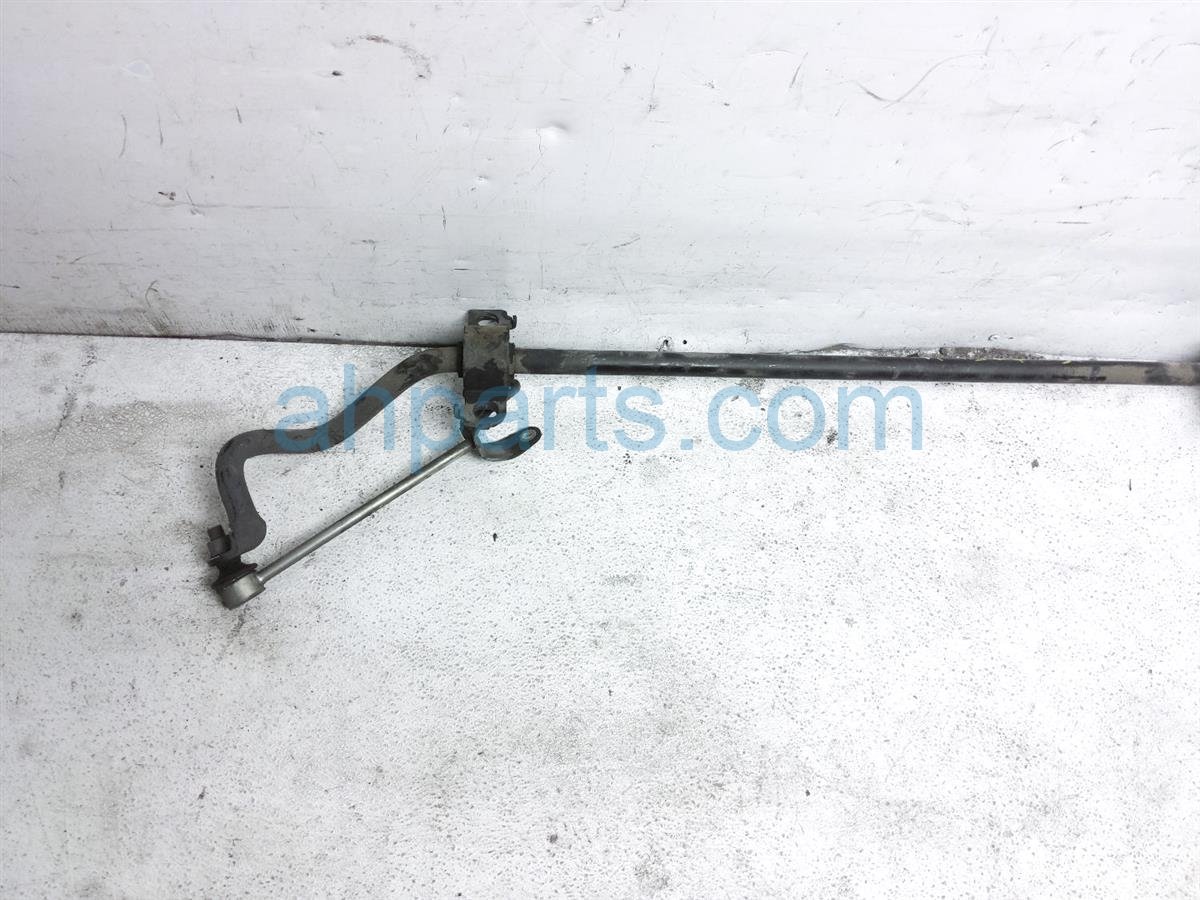 $45 Lexus REAR STABILIZER BAR W/ LINKS