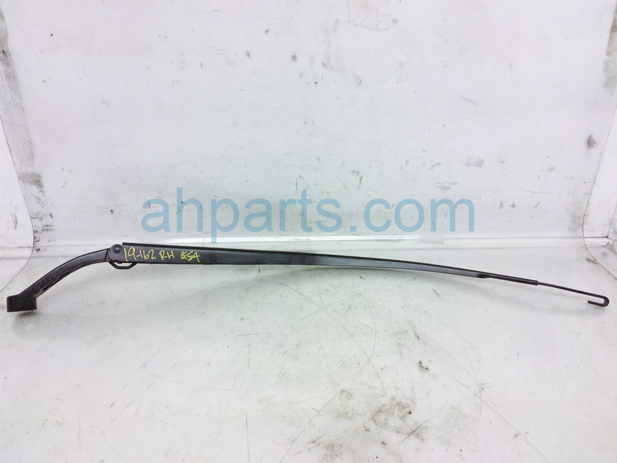 $19 Honda RH WINDSHIELD WIPER ARM