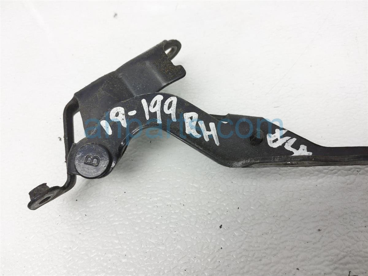 $13 Toyota FR/RH HOOD HINGE