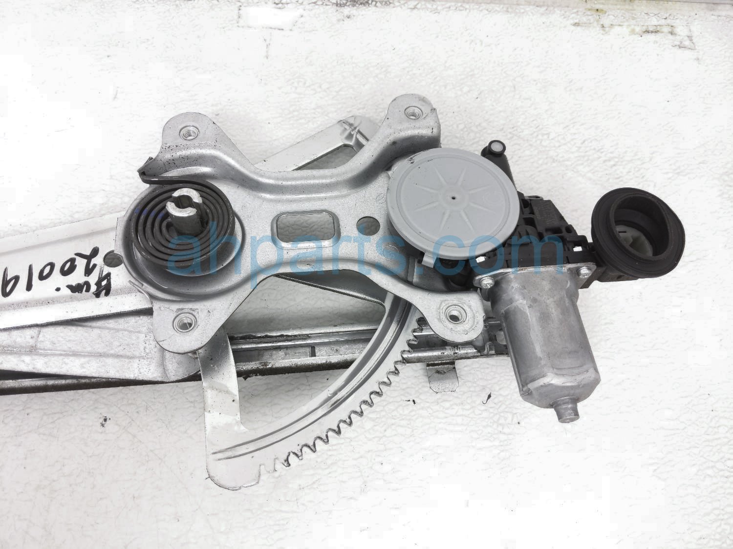 $35 Toyota FR/RH WINDOW REGULATOR & MOTOR