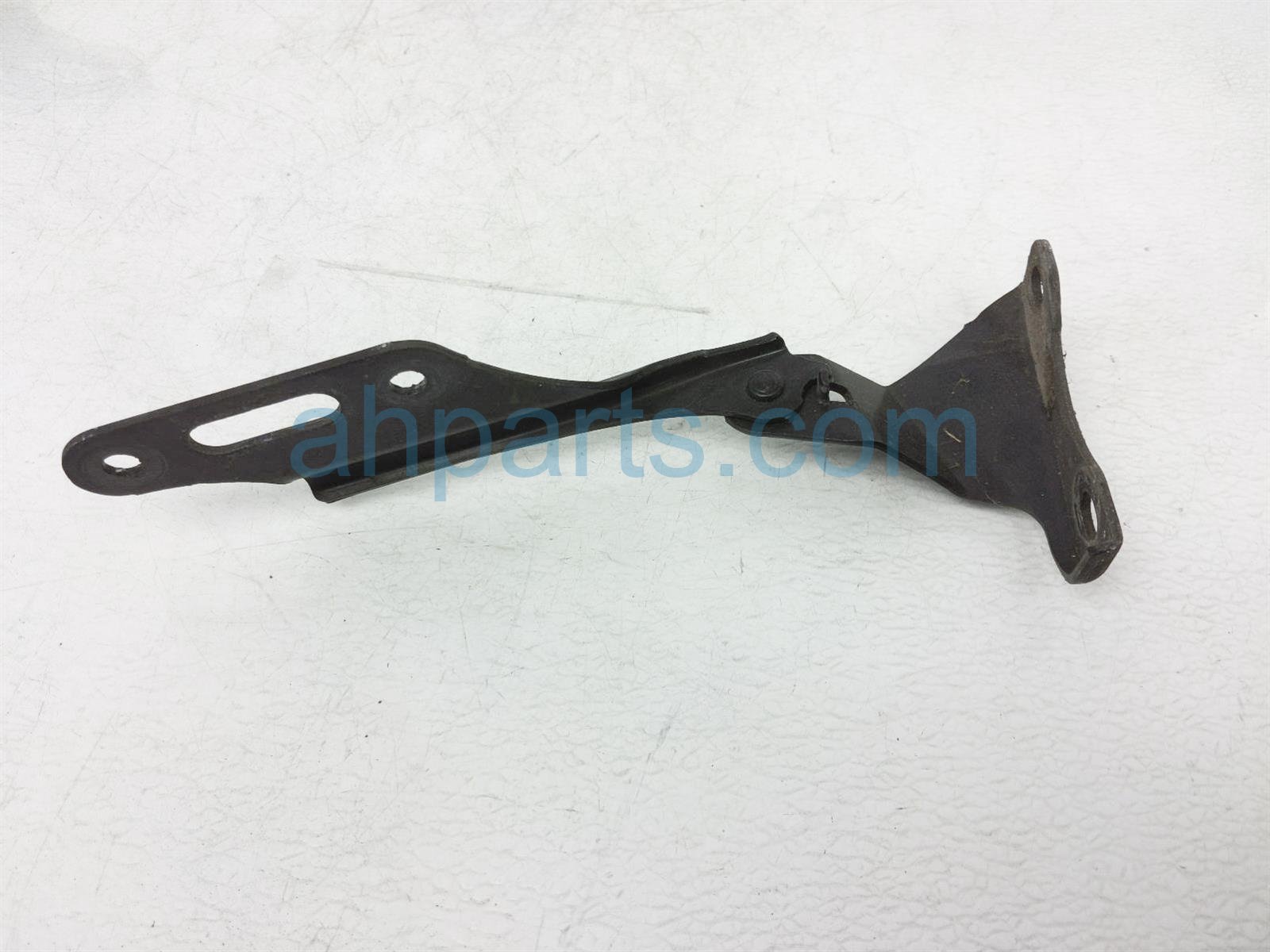 $5 Honda RH HOOD HINGE