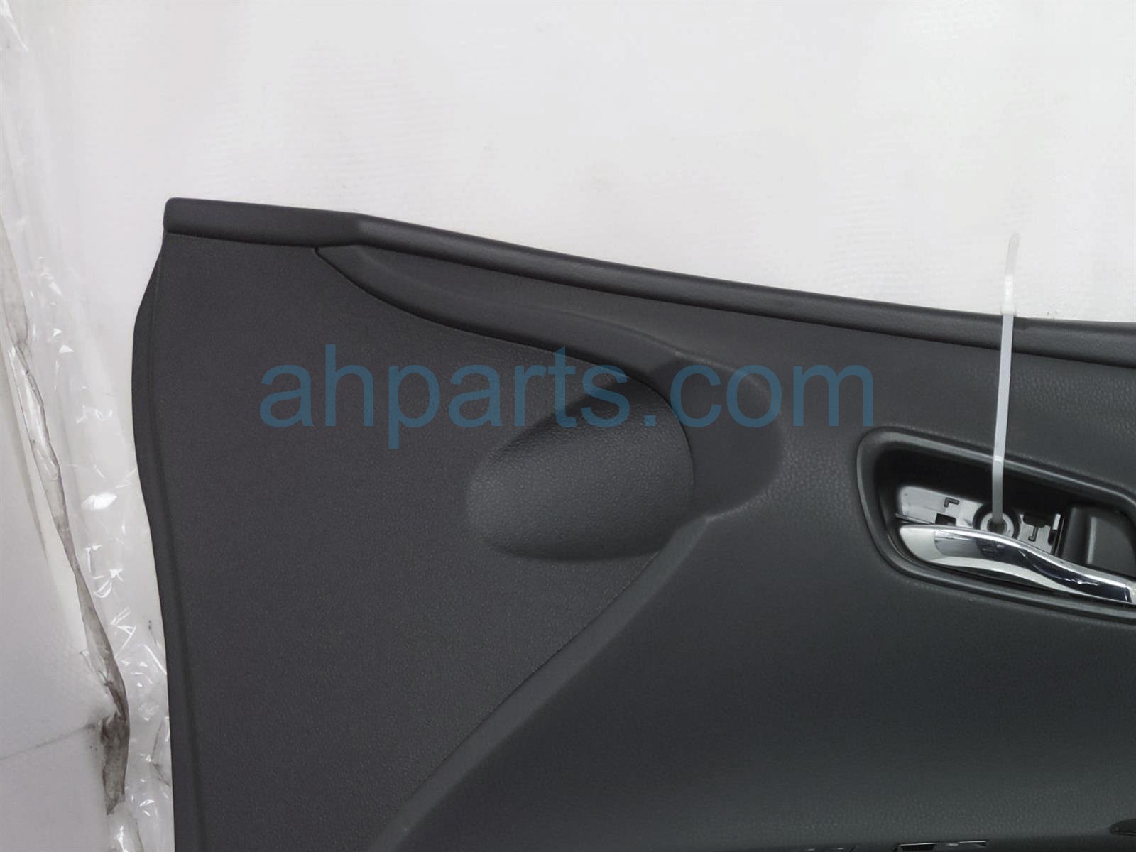 $100 Toyota FR/RH INTERIOR DOOR PANEL - BLACK