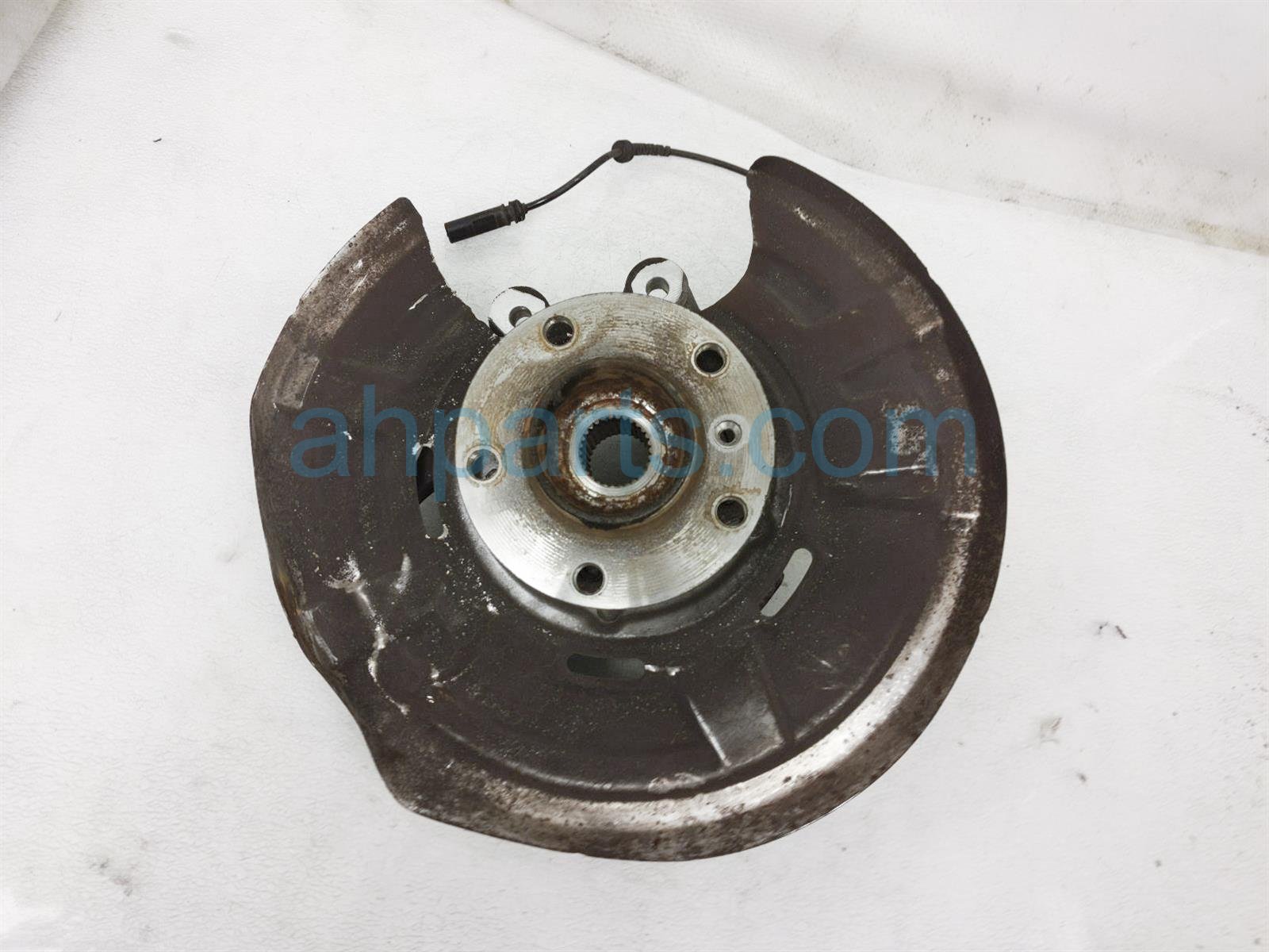 $75 BMW RR/RH SPINDLE KNUCKLE HUB