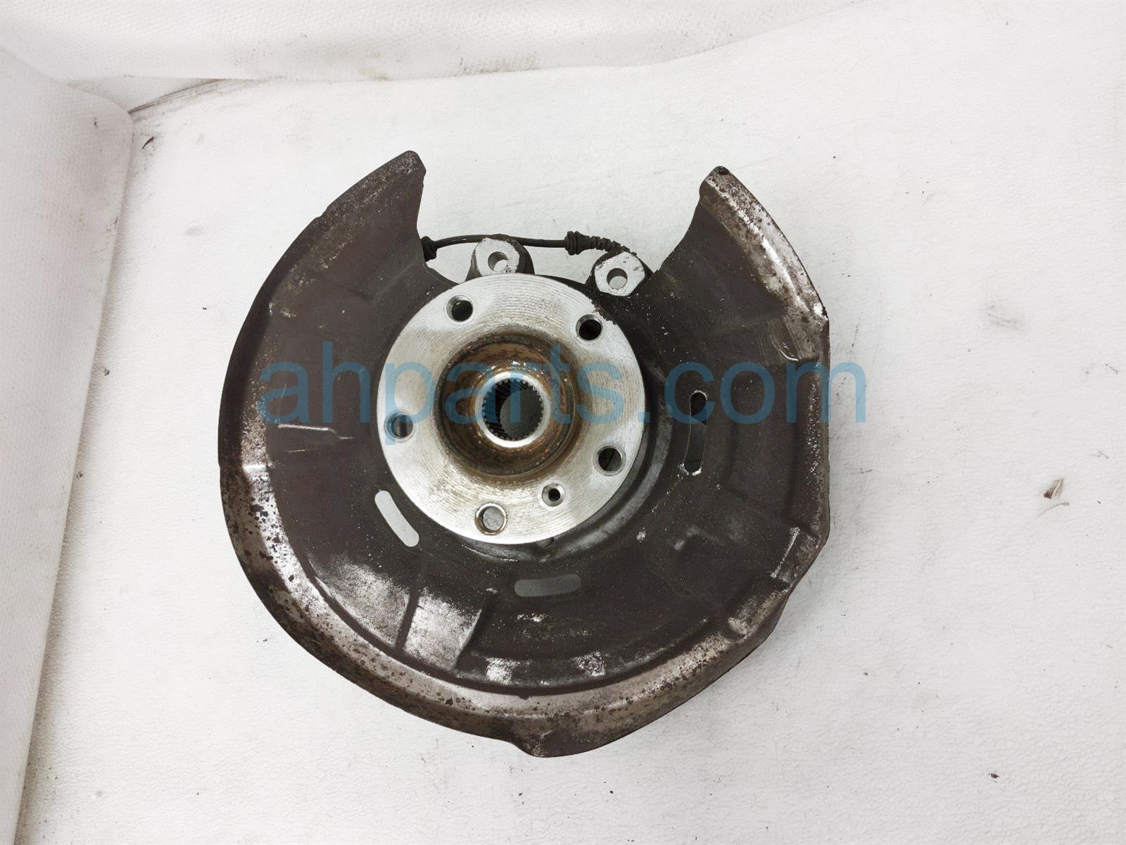 $75 BMW RR/LH SPINDLE KNUCKLE HUB