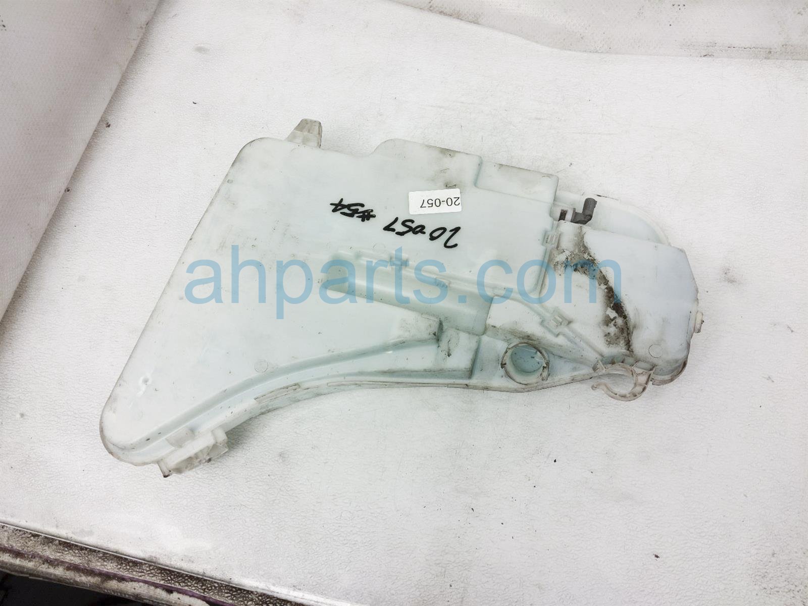 $40 BMW WINDSHIELD WASHER RESERVOIR TANK