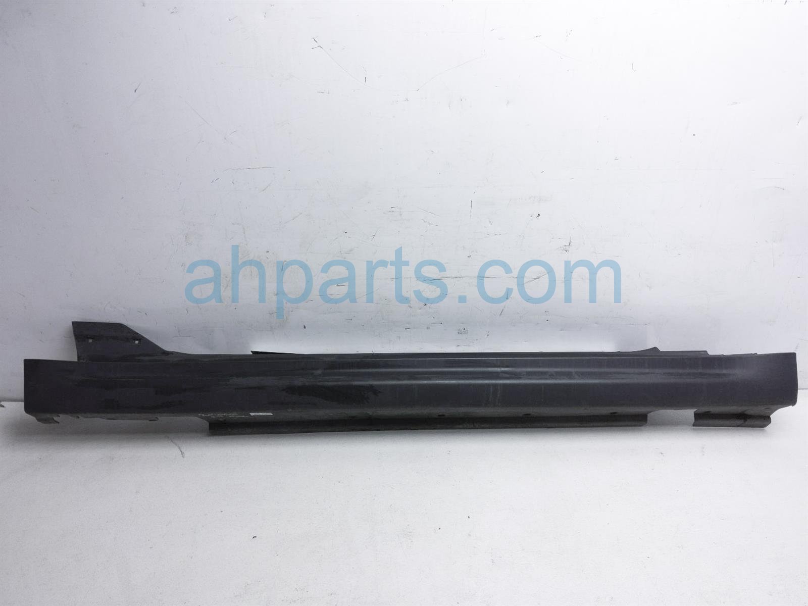 $45 BMW RH SIDE SKIRT / MOLDING - BLACK