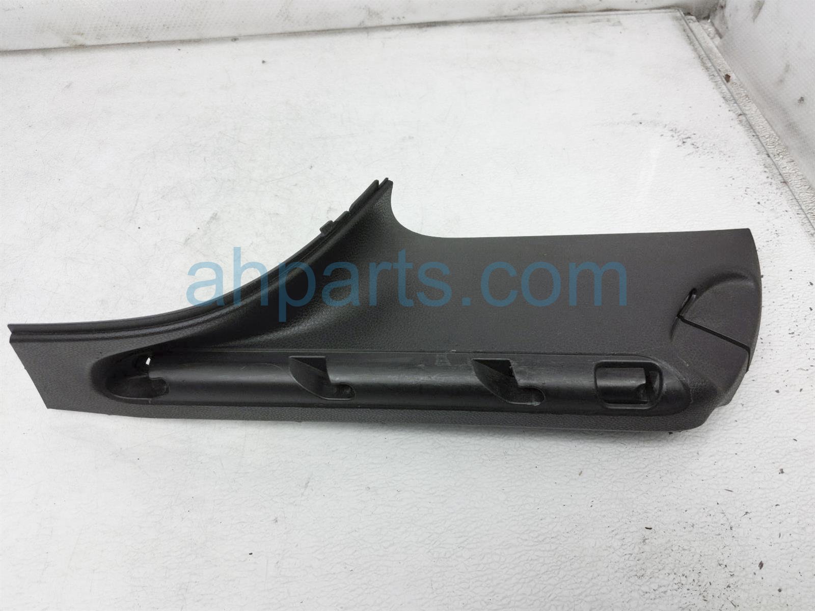 $15 BMW RR/RH SEAT BELT SIDE TRIM MOULDING