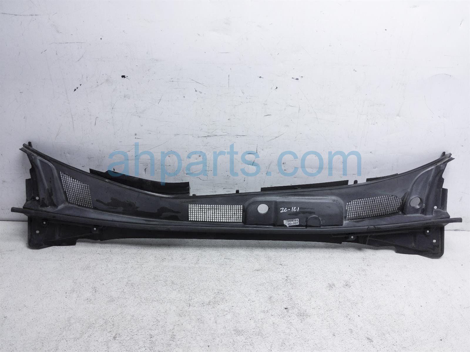 $75 Lexus WINDSHIELD WIPER COWLING