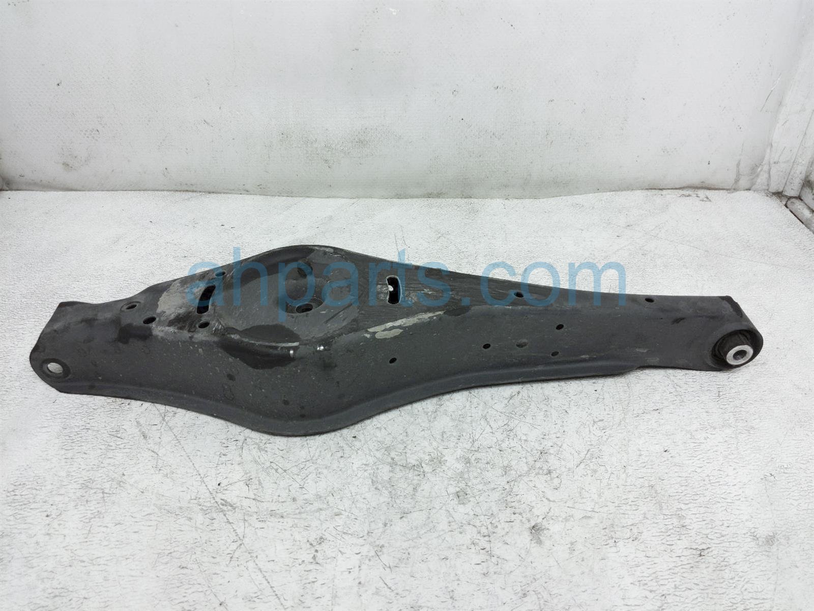 $25 Volkswagen RR/LH LOWER CONTROL ARM