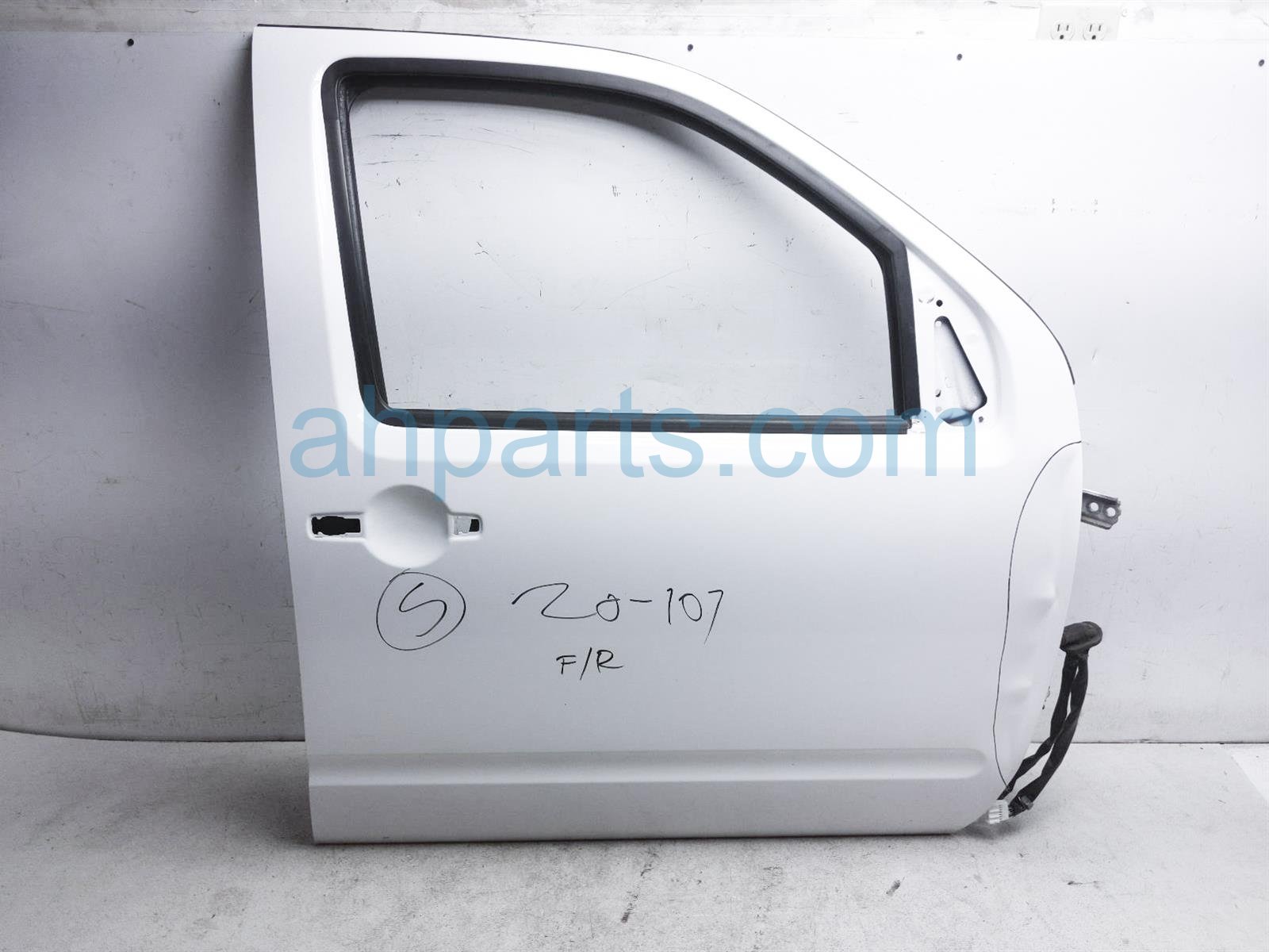 $99 Nissan FR/RH DOOR - WHITE - SHELL ONLY