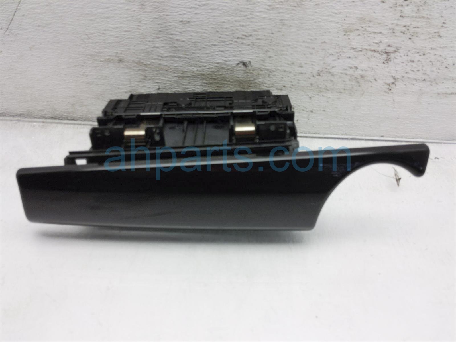 $25 BMW RH DASHBOARD TRIM POCKET ASSY