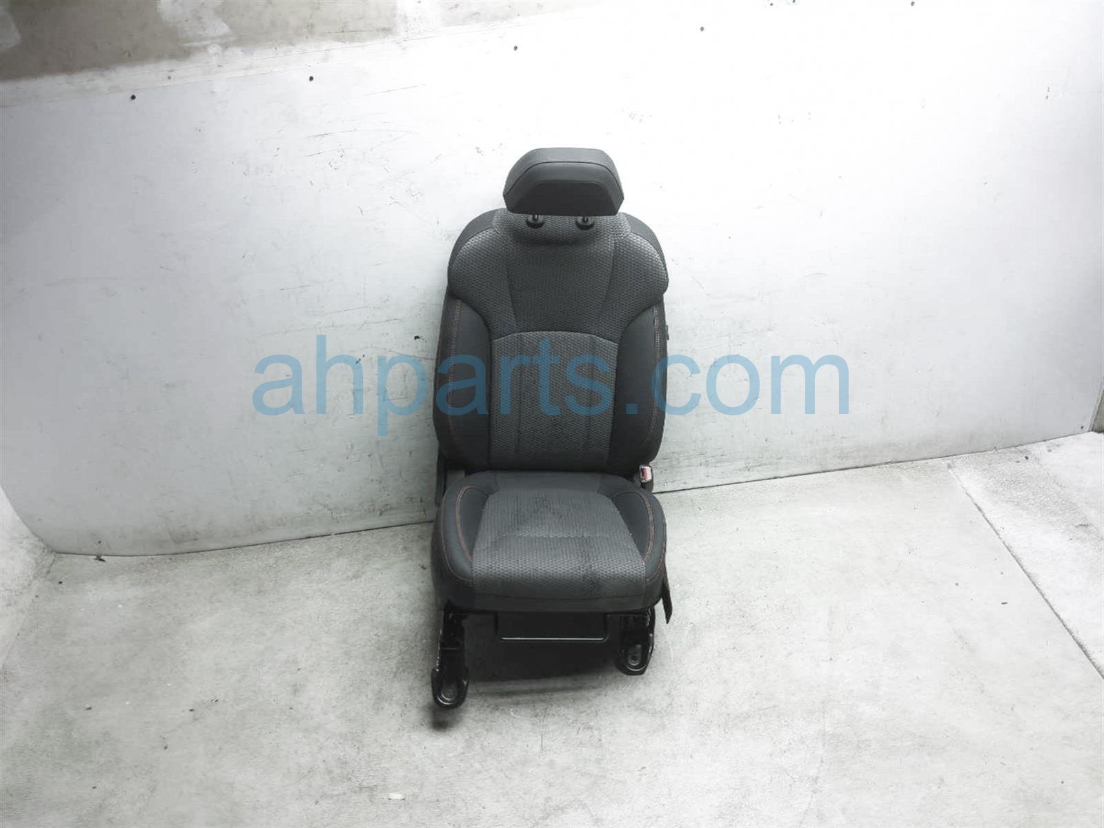 $149 Subaru FR/RH SEAT - BLACK - W/O AIRBAG***